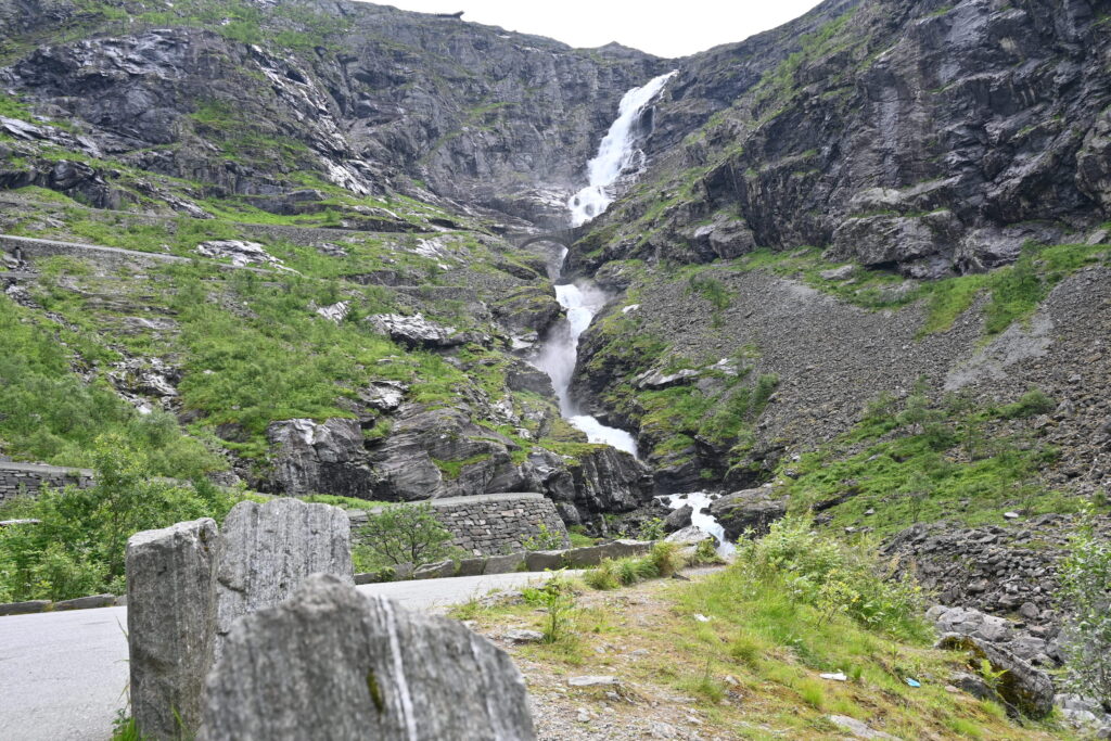 Pohled na vodopád Stigfossen sdola