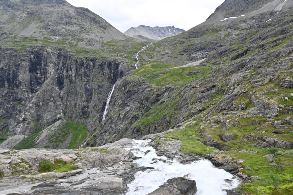 První pohled shora na vodopád Stigfossen