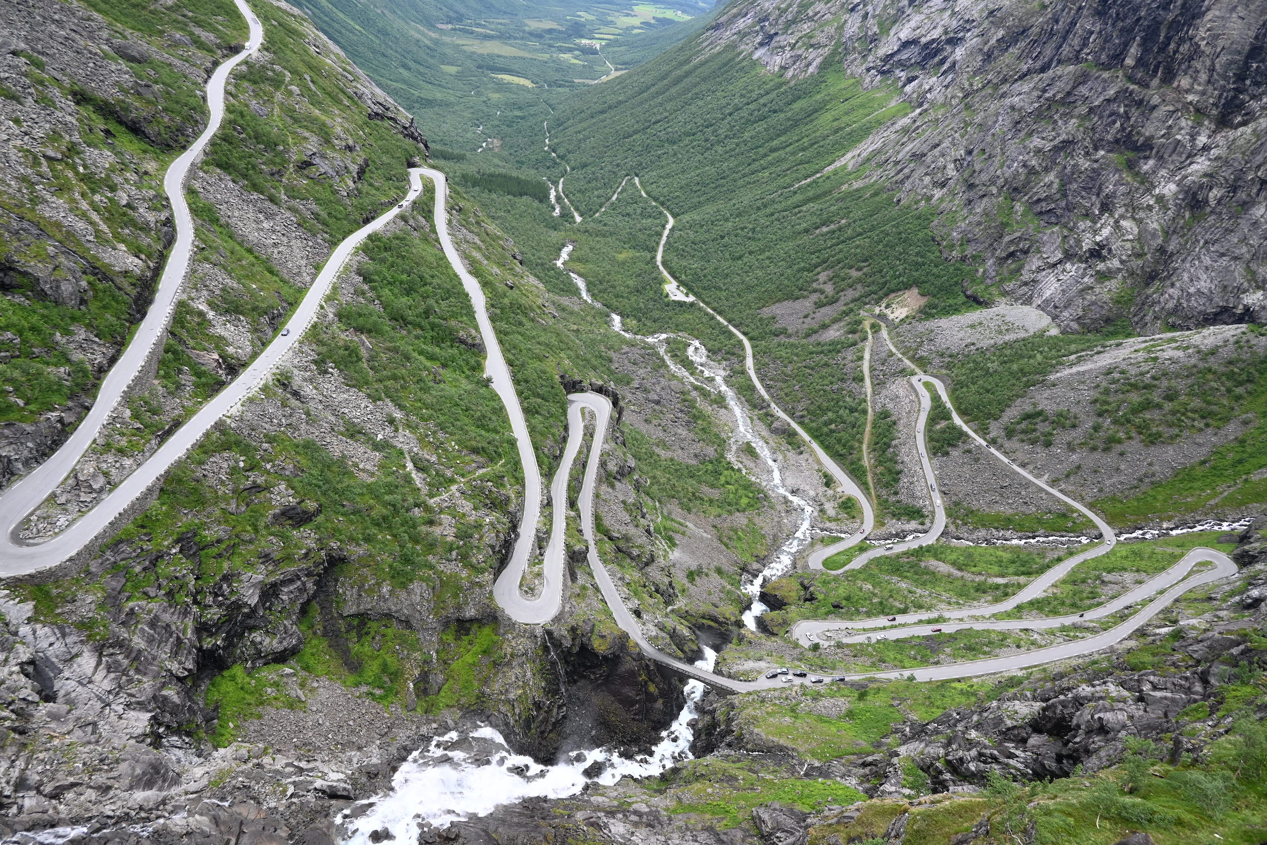 Trollstigen (Trolí stezka) pohledem shora